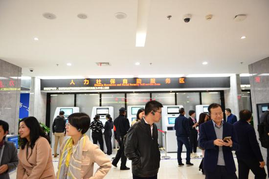 金華市行政服務(wù)中心內(nèi)。浙江省人社廳供圖