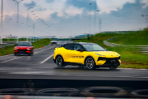 走進(jìn)路特斯全球智能工廠，探尋首款純電超跑SUV Eletre的極致基因
